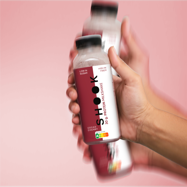 Kakavos ir vyšnių skonio baltyminis kokteilis